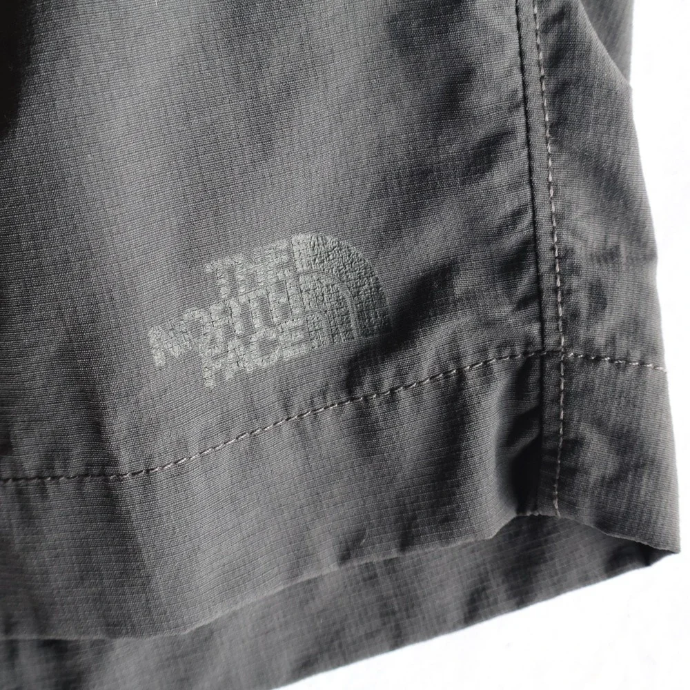 The North Face Men's Grey Cargo Shorts Size 34 Regular Fit Outdoor Hiking